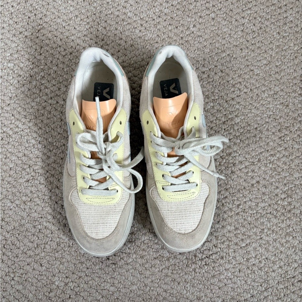 Veja Women's Beige and Light Yellow Sneakers